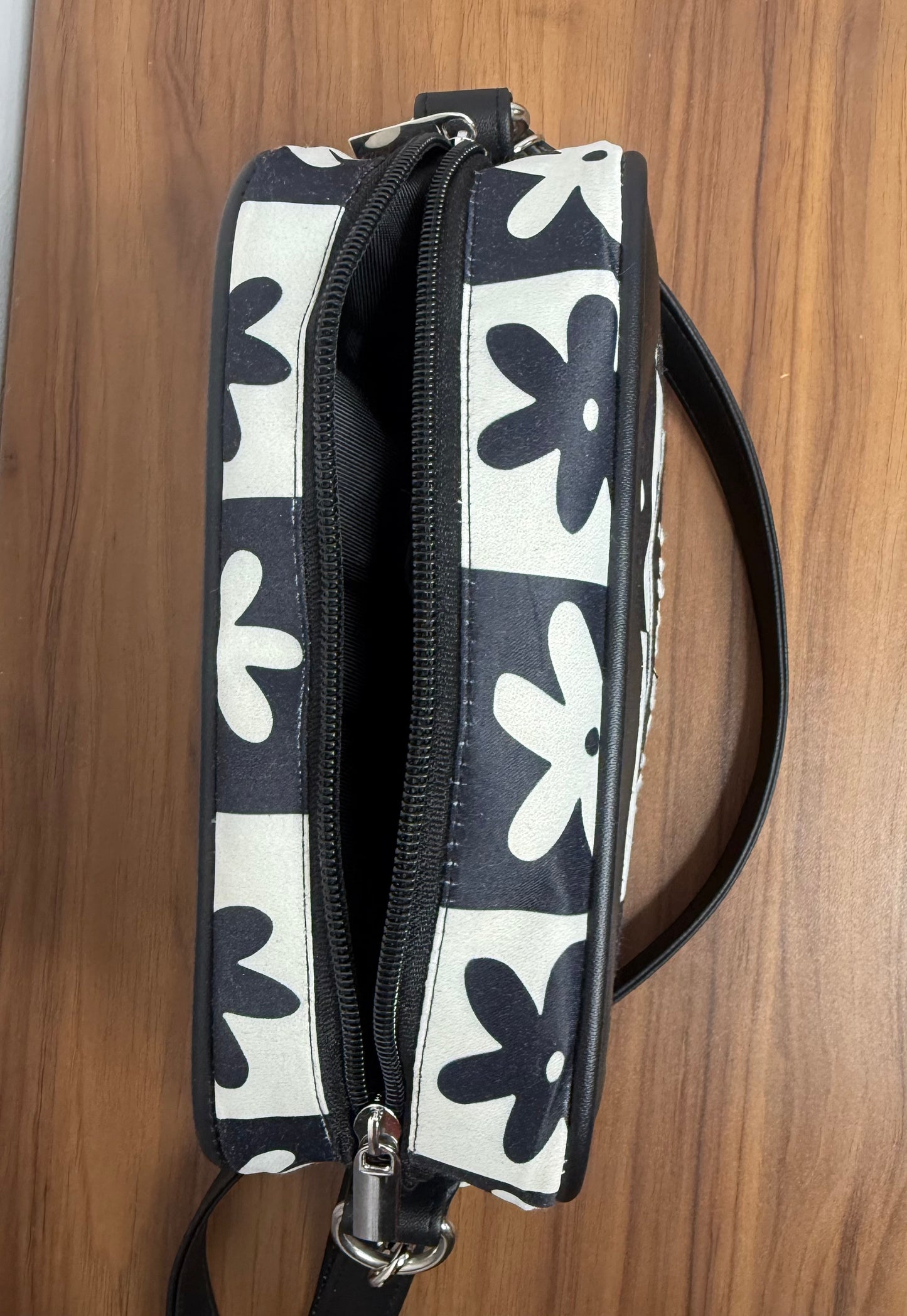 Retro Daisy Sling Bag