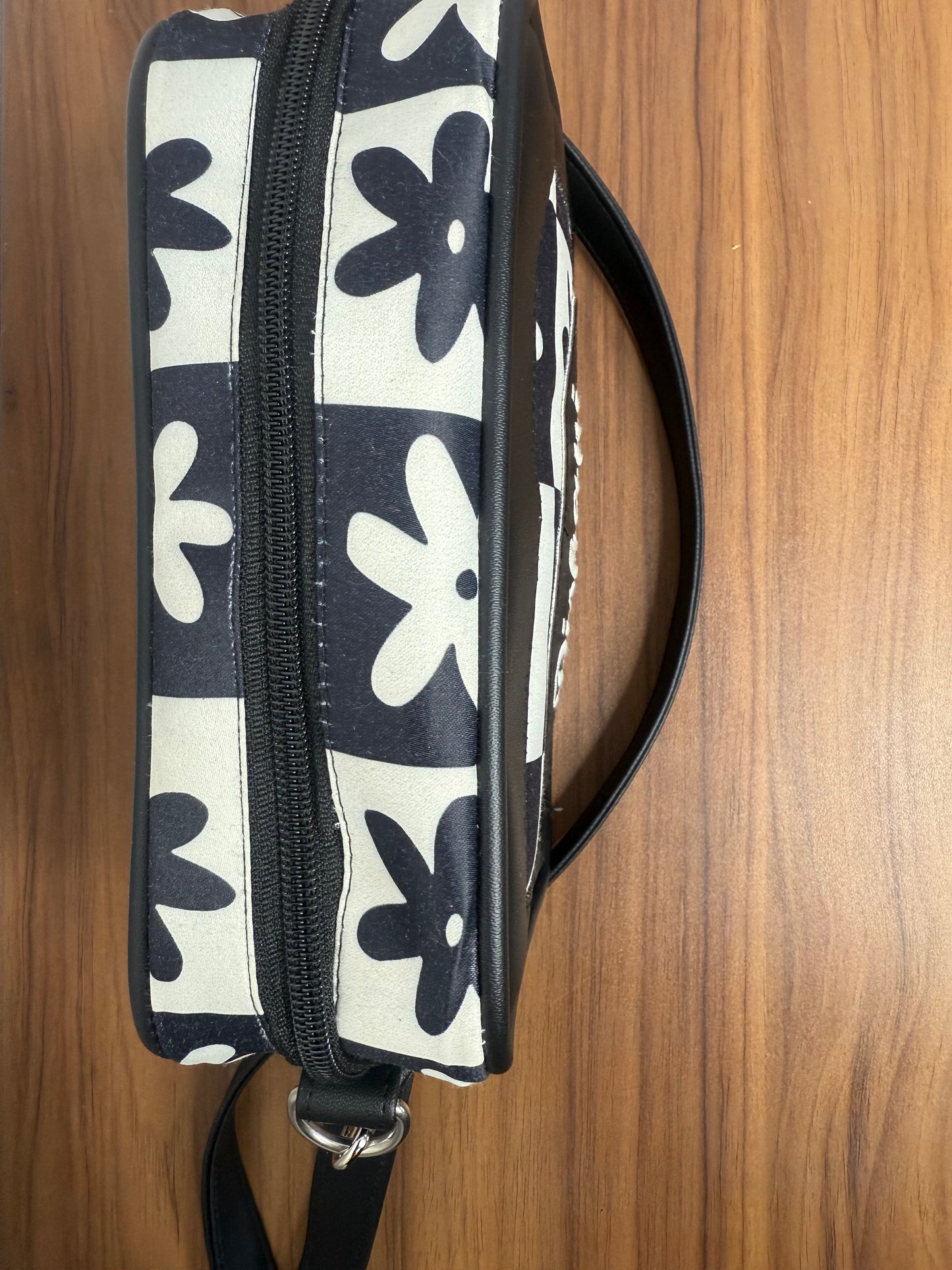 Retro Daisy Sling Bag